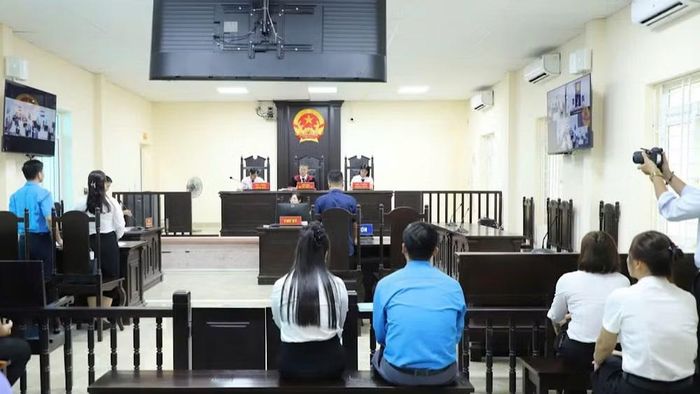Quang cảnh phiên tòa khởi kiện vụ án dân sự công ích, theo đề nghị của Bảo hiểm xã hội cơ sở Ứng Hòa, Viện Kiểm sát nhân dân khu vực 12-Hà Nội. (Ảnh HSS)