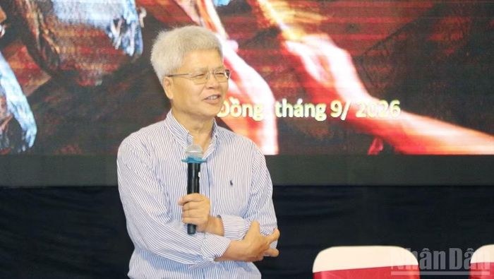 Phó Giáo sư, Tiến sĩ Trần Tân Văn, Chủ tịch Mạng lưới Công viên địa chất toàn cầu UNESCO Việt Nam truyền đạt các chuyên đề tại hội nghị tập huấn.