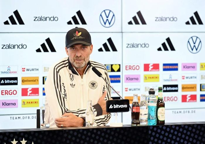 HLV Jurgen Klopp nỗ lực siết chặt kỷ luật của đội bóng. Ảnh: Aawsat 