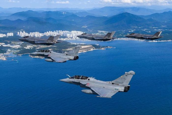 Tiêm kích tàng hình F-35 của Mỹ sẽ tham gia cùng các máy bay chiến đấu của Không quân Ấn Độ tại cuộc tập trận Tarang Shakti 2026. Ảnh: Không quân và Vũ trụ Pháp