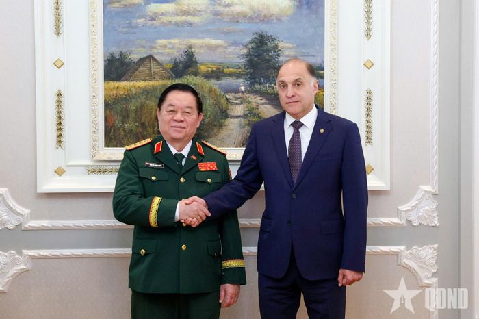 Đại tướng Nguyễn Trọng Nghĩa và ông Alexander Volfovich.