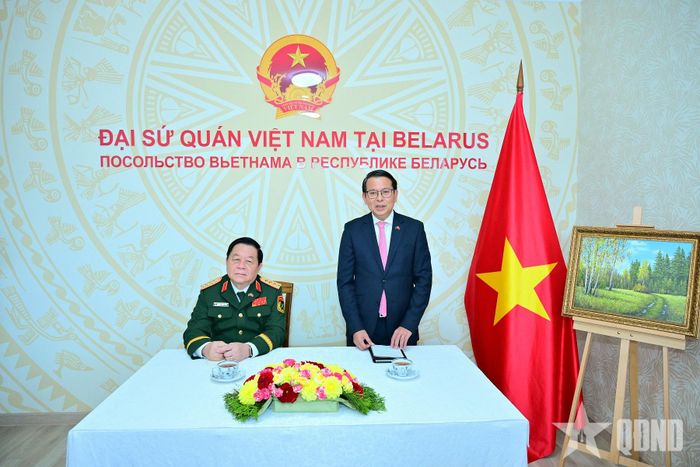 Đại sứ Việt Nam tại Belarus Nguyễn Văn Trung phát biểu. 