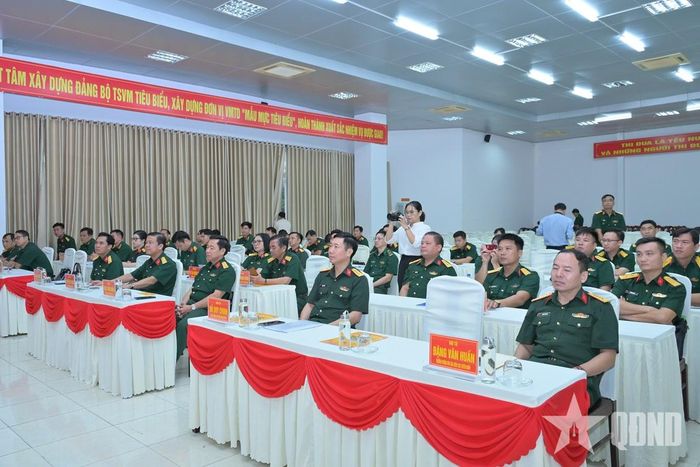 Các đại biểu tham dự khai mạc tập huấn.  