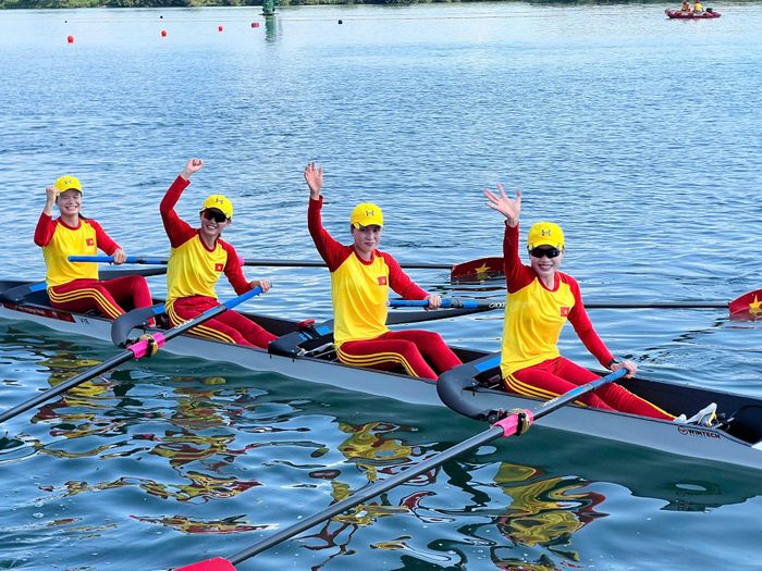 Niềm vui của các vận động viên khi giành huy chương đồng. Ảnh: BÙI LƯỢNG 