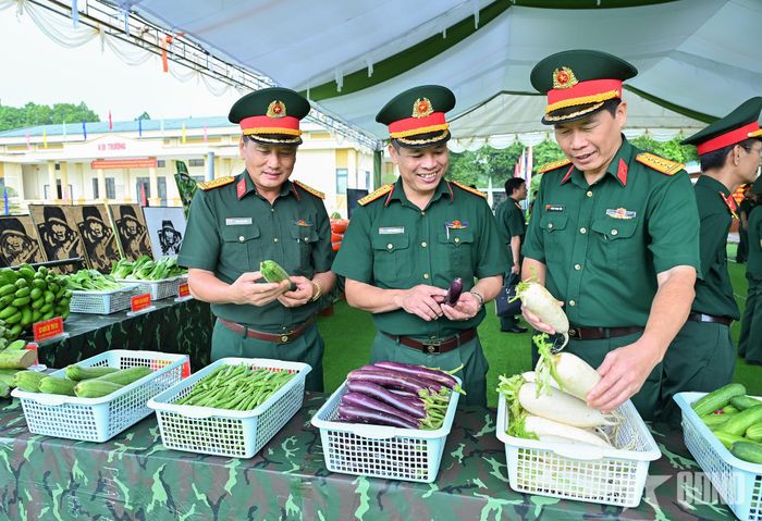 Sản phẩm từ công tác tăng gia sản xuất, bảo đảm đời sống bộ đội của Kho K802.