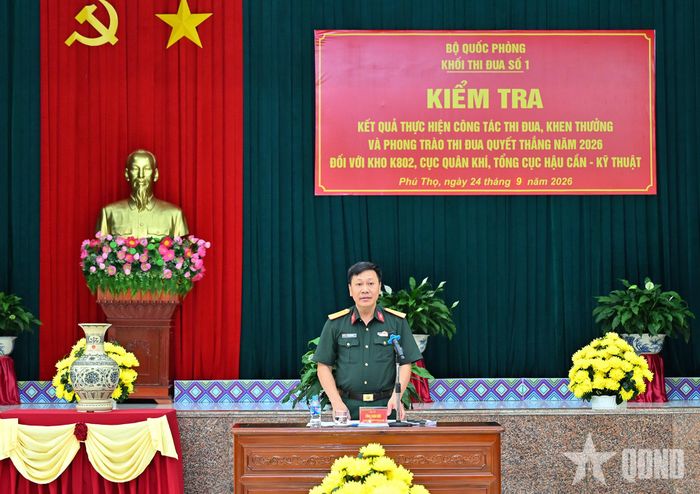 Đại tá Tống Xuân Đức, Phó chủ nhiệm Chính trị Tổng cục Công nghiệp Quốc phòng chủ trì buổi kiểm tra.