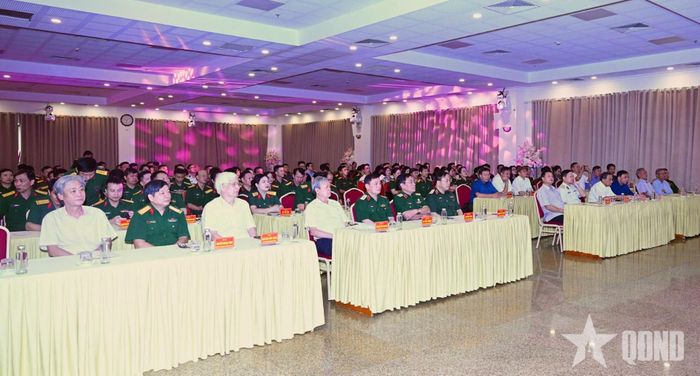 Đại biểu dự gặp mặt Kỷ niệm 50 năm ngày truyền thống Cục Pháp chế Bộ Quốc phòng.