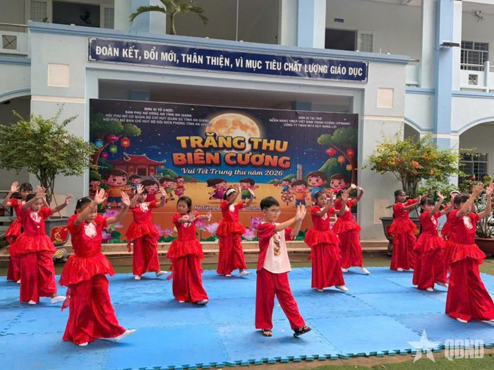 Các tiết mục văn nghệ tại chương trình.