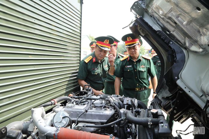 Hội đồng nghiệm thu kiểm tra, nghiệm thu xe ô tô tải 1,5 tấn.