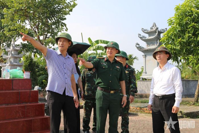 Đoàn công tác khảo sát tại thực địa khu vực Mả Chìa.