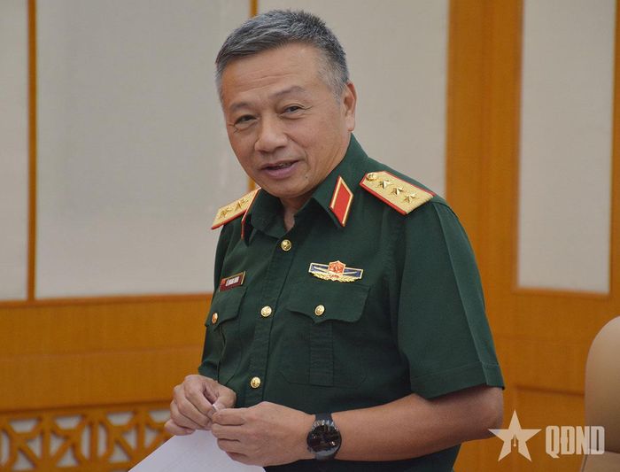 Thượng tướng Lê Quang Minh, Phó chủ nhiệm Tổng cục Chính trị, Phó trưởng Ban chỉ đạo triển lãm phát biểu tại hội nghị. 