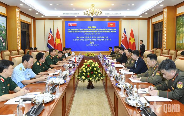  Quang cảnh hội đàm giữa hai đoàn. 