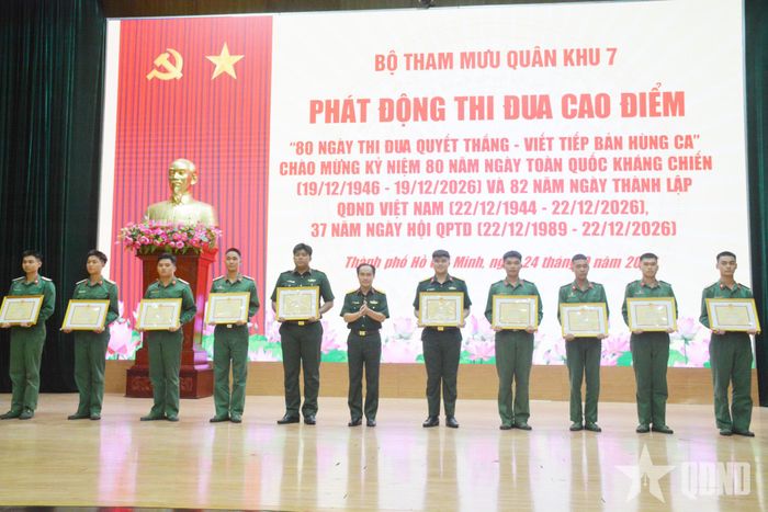  Các cá nhân có thành tích trong hội thi, hội thao được Bộ Tham mưu (Quân khu 7) khen thưởng.