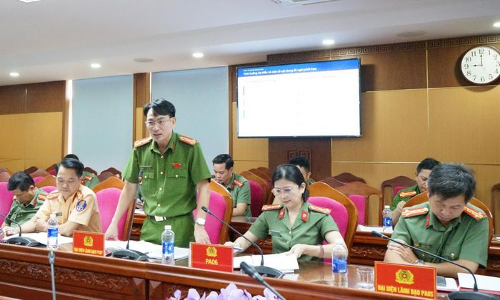 Lãnh đạo các phòng nghiệp vụ Công an TP phát biểu tại Hội nghị.
