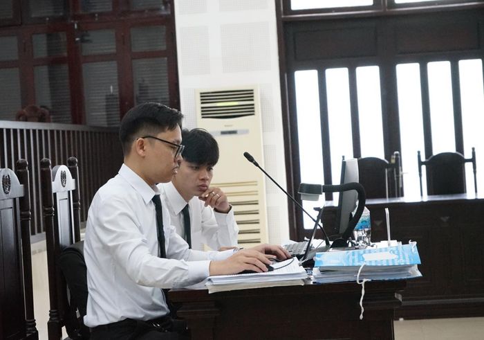 Tổ thư ký làm việc tại phiên xét xử