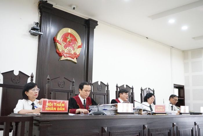 HĐXX thông báo các quy định trước khi đưa vụ án ra xét xử