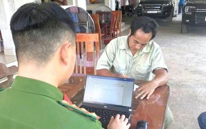 Cơ quan Công an lấy lời khai của nghi can Vừ Bá Lỉa.