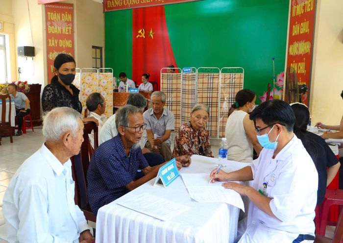 Phường Hòa Xuân là một trong 10 địa phương có tỉ lệ người dân được KSK định kỳ cao nhất.