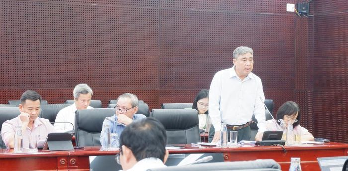 Đại diện lãnh đạo Sở Y tế báo cáo kết quả triển khai Chiến dịch 100 ngày cao điểm KSK định kỳ cho người dân. Ảnh: P.T