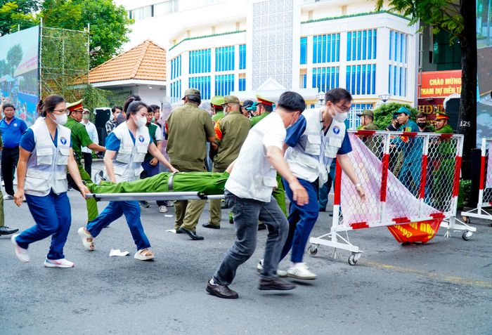  Các lực lượng triển khai đội hình, xử trí các tình huống tại diễn tập 