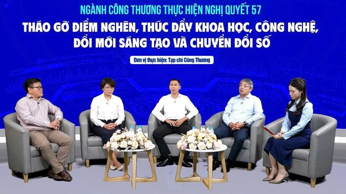 Các đại biểu tham gia tọa đàm