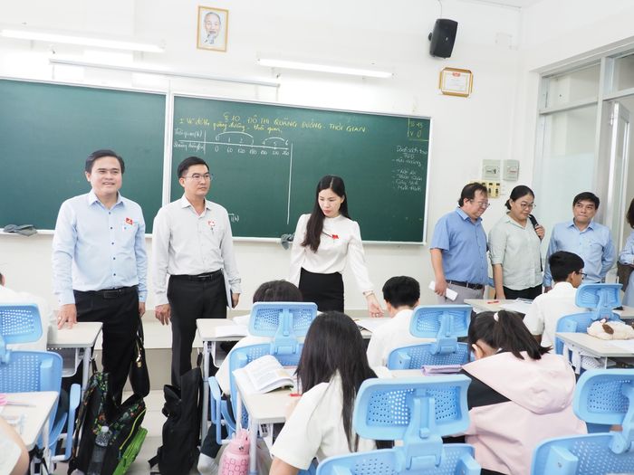  Đoàn công tác tham quan một giờ học của học sinh Trường Tiểu học - THCS - THPT Nam Sài Gòn 