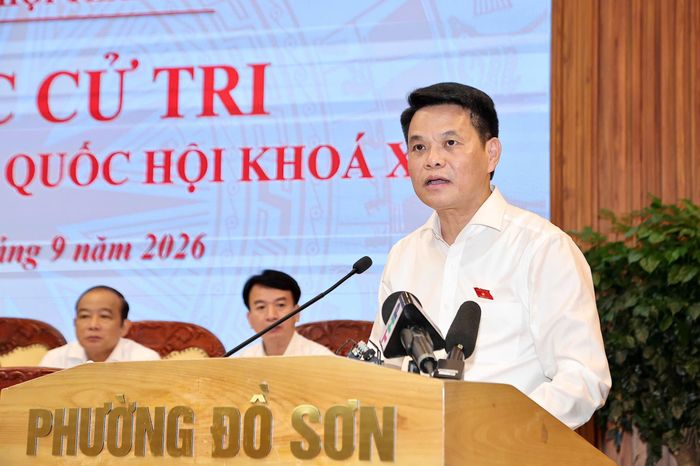  Đồng chí Lê Ngọc Châu, Bí thư Thành ủy, Trưởng Đoàn đại biểu Quốc hội TP Hải Phòng phát biểu tại buổi tiếp xúc cử tri. Ảnh: VIỆT CƯỜNG 