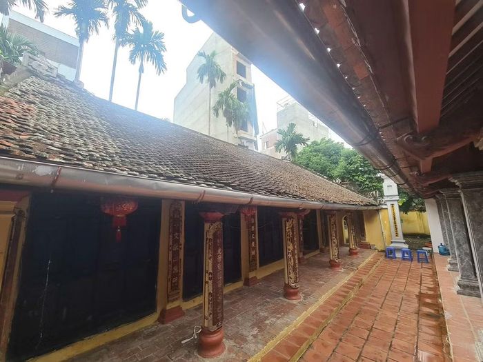 Nhà thờ chi cụ Đồng Thần được trùng tạo năm 1778 và tu sửa, tôn tạo năm 1941, 2010, 2013 nhưng vẫn giữ nét linh thiêng của tôn tộc, là nơi kế tiếp truyền thống khoa bảng vẻ vang, phát huy những giá trị nhân nghĩa lễ trí tín của dòng họ Nguyễn Quý.