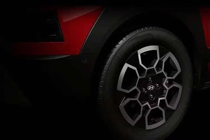 Hyundai Bayon sẽ sử dụng động cơ xăng với tùy chọn hộp số sàn và hộp số tự động biến thiên vô cấp thông minh (IVT). Nhiều khả năng xe sẽ dùng động cơ xăng hút khí tự nhiên, dung tích 1.5L tương tự loại đang trang bị cho Hyundai Creta với công suất tối đa 115 mã lực và mô-men xoắn cực đại 144 Nm.