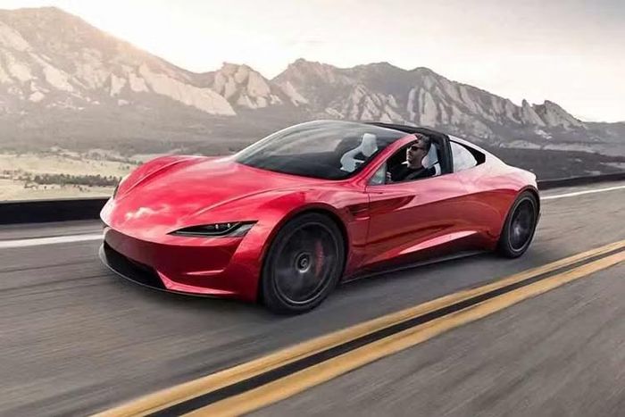 Mặc dù vậy, thiết kế hoàn chỉnh của mẫu siêu xe điện mui trần nhà Tesla vẫn chưa được công khai, đồng nghĩa với việc những khách hàng xuống tiền ở thời điểm hiện tại vẫn đang chấp nhận rủi ro khi đặt cọc cho một sản phẩm chưa chính thức lộ diện.