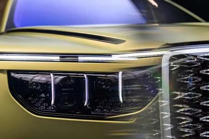 Cả hai phiên bản của Bentley Torcal đều sử dụng 2 mô-tơ điện đồng bộ nam châm vĩnh cửu và kiến trúc điện 800V. Ở giữa là bộ pin có dung lượng khả dụng 113 kWh, được bảo hành 10 năm hoặc 160.000 km. Bentley cho biết xe có thể đạt phạm vi hoạt động tối đa 600 km theo tiêu chuẩn WLTP.
