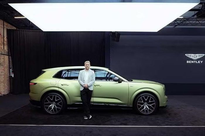 Nói cách khác, Torcal đánh dấu một chương mới của Bentley. Hãng xe sang Anh quốc sẽ cung cấp hai phiên bản của Torcal ngay từ khi ra mắt. Trong đó, bản tiêu chuẩn sở hữu công suất tối đa 810 mã lực và mô-men xoắn cực đại 1.194 Nm, đủ để xe tăng tốc từ 0-96 km/h trong 3,3 giây trước khi đạt tốc độ tối đa 250 km/h.