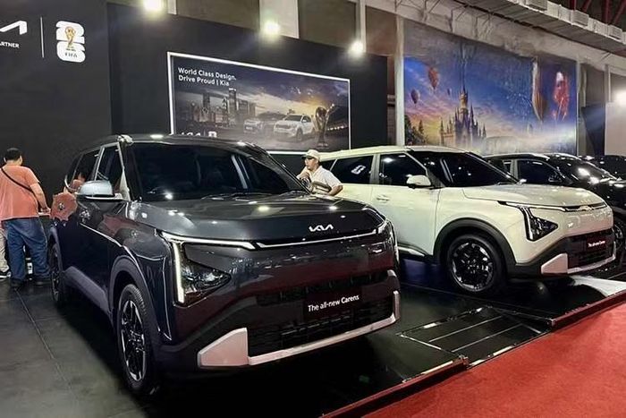 Hiện chưa rõ Kia Carens facelift 2026 sắp bán ở Việt Nam sẽ có cấu hình như thế nào. Các thông tin chi tiết về chiếc xe sẽ được công bố ở thời điểm ra mắt, dự kiến sẽ vào ngày 25/9/2026. Thông tin hé lộ của Kia Việt Nam cho thấy rõ bối cảnh Tết Trung Thu, và thời điểm này rơi vào đúng ngày 25/9/2026.