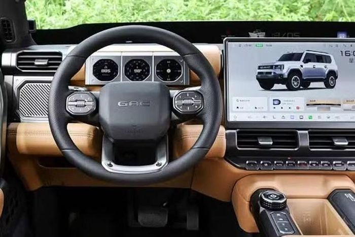 GAC Yue 7 được trang bị hệ truyền động hybrid sạc điện (PHEV), gồm động cơ 4 xi-lanh, tăng áp, dung tích 1.5L, tạo ra công suất tối đa 170 mã lực. Động cơ kết hợp với mô-tơ điện có công suất tối đa 279 PS và hệ dẫn động cầu trước. Phiên bản dẫn động 4 bánh được bổ sung mô-tơ điện mạnh 299 mã lực ở cầu sau.
