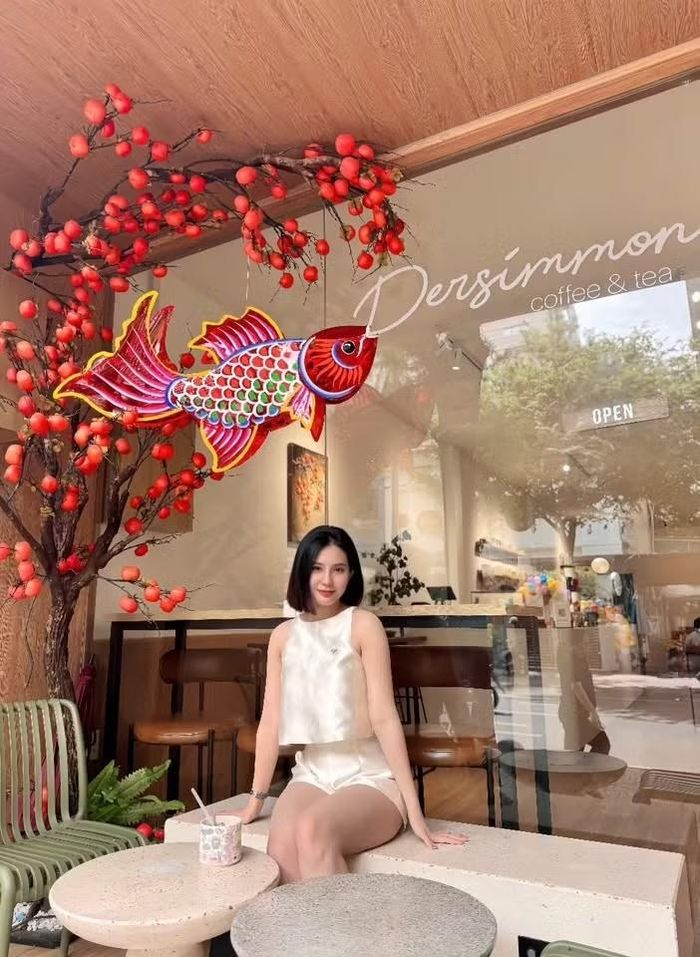 Không chỉ sở hữu ngoại hình xinh xắn, Thiên An còn từng bước thử sức với nhiều hoạt động nghệ thuật khác nhau. Từ những vai diễn trong các sản phẩm âm nhạc đến các dự án hình ảnh, cô dần cho thấy khả năng biến hóa đa dạng và nhận được sự quan tâm từ công chúng. Ảnh: FB Thiên An