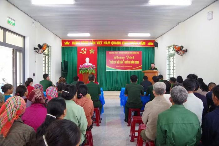 Đại tá Trương Như Ý, Phó Chính ủy Bộ CHQS tỉnh Quảng Trị, khẳng định “Thời sự về bản” là chương trình ý nghĩa nhằm giúp bà con nhân dân vùng biên nâng cao nhận thức.