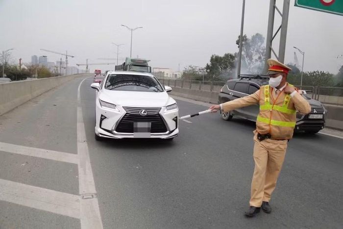 Cần xử lý nghiêm những phương tiện cố tình đi vào làn dừng khẩn cấp.