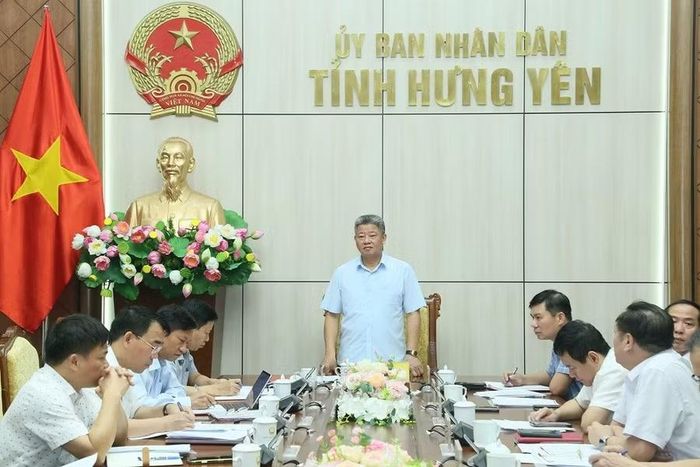 Ông Nguyễn Mạnh Quyền, Chủ tịch UBND tỉnh Hưng Yên chủ trì buổi làm việc với Ban Quản lý dự án đầu tư xây dựng số 1. Ảnh: Tất Đạt