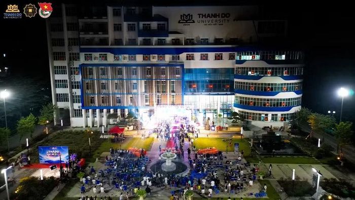Trường Đại học Thành Đô xây dựng môi trường học tập gắn với trải nghiệm, thực hành, hoạt động cộng đồng và kết nối doanh nghiệp, giúp sinh viên phát triển kiến thức, kỹ năng và khả năng thích ứng nghề nghiệp.