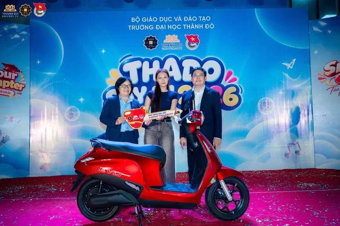 Chiếc xe máy điện – món quà thiết thực đồng hành cùng tân sinh viên trên hành trình đến giảng đường, trải nghiệm tuổi trẻ và chủ động mỗi ngày.