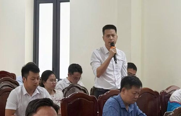 Đại diện doanh nghiệp nêu những vướng mắc thực tế trong quá trình triển khai công tác PCCC tại đơn vị.