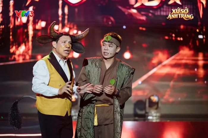 NSƯT Quang Thắng và Trung Ruồi tạo nên những tiếng cười rộn rã qua vai diễn Bác Trâu Vàng và Anh Cuội.