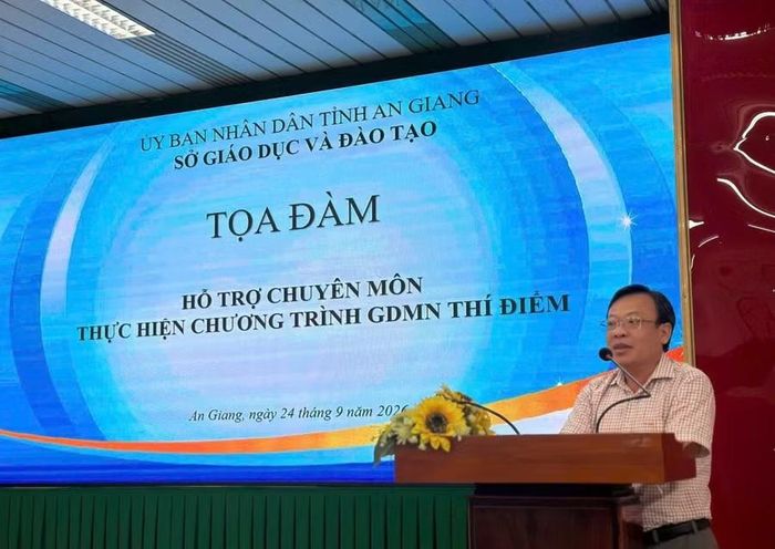 Ông Trần Tuấn Khanh, Phó Giám đốc Sở GD&ĐT tỉnh An Giang phát biểu tại buổi tọa đàm.