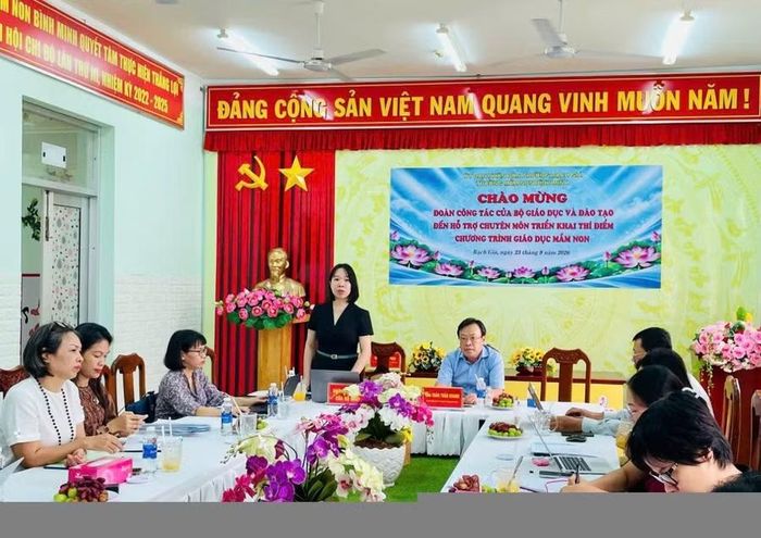 Đoàn công tác của Bộ GD&ĐT làm việc với Trường Mầm non Bình Minh (phường Rạch Giá, tỉnh An Giang).