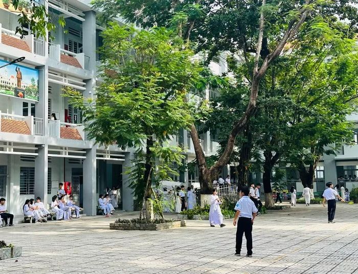 Học sinh TPHCM trong giờ ra chơi.