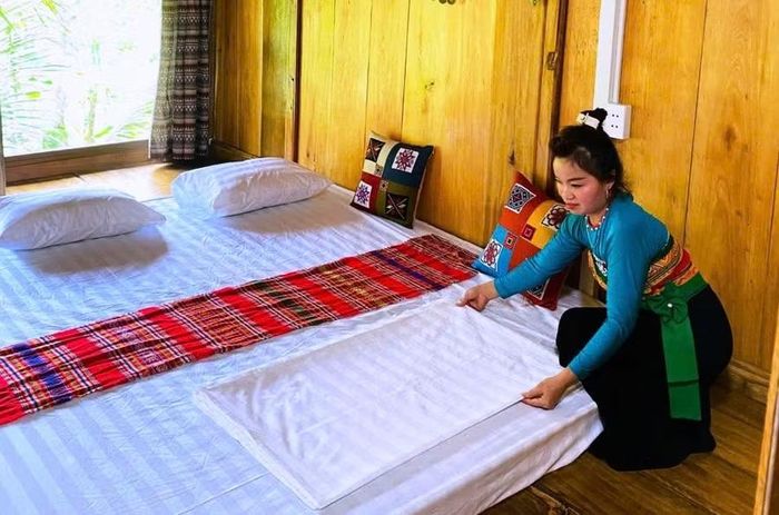 Hệ thống phòng nghỉ phục vụ khách đến homestay ở bản Bút. Ảnh: Hồng Thuận