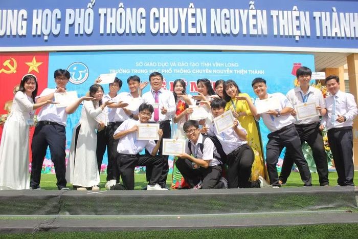 Học sinh Trường THPT Chuyên Nguyễn Thiện Thành.