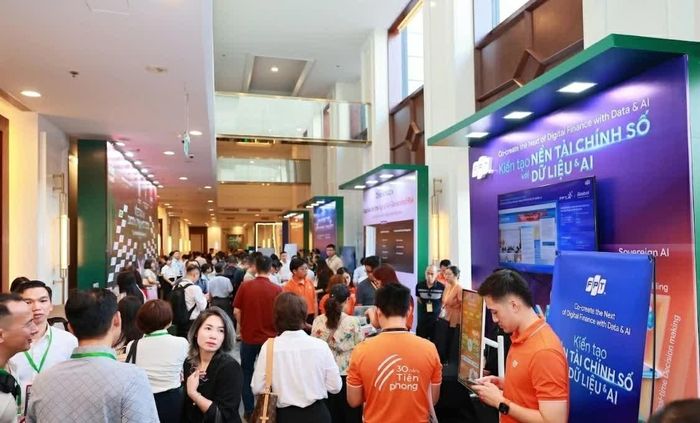 Khu triển lãm công nghệ (Digital Finance Expo) quy tụ hơn 20 doanh nghiệp công nghệ trong và ngoài nước trưng bày các giải pháp mới nhất về AI.