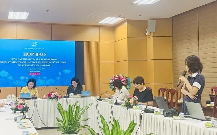Đại diện các cơ quan báo chí trao đổi tại cuộc họp. (Ảnh: Hà Anh)