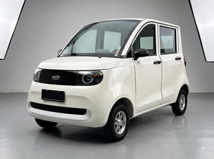 E2 theo đuổi phong cách vuông vức với phần đầu xe tạo hình đơn giản.